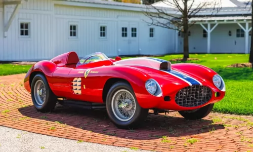 Ferrari e Alfa Romeo: Le Stelle Brillano alla Monterey Car Week.