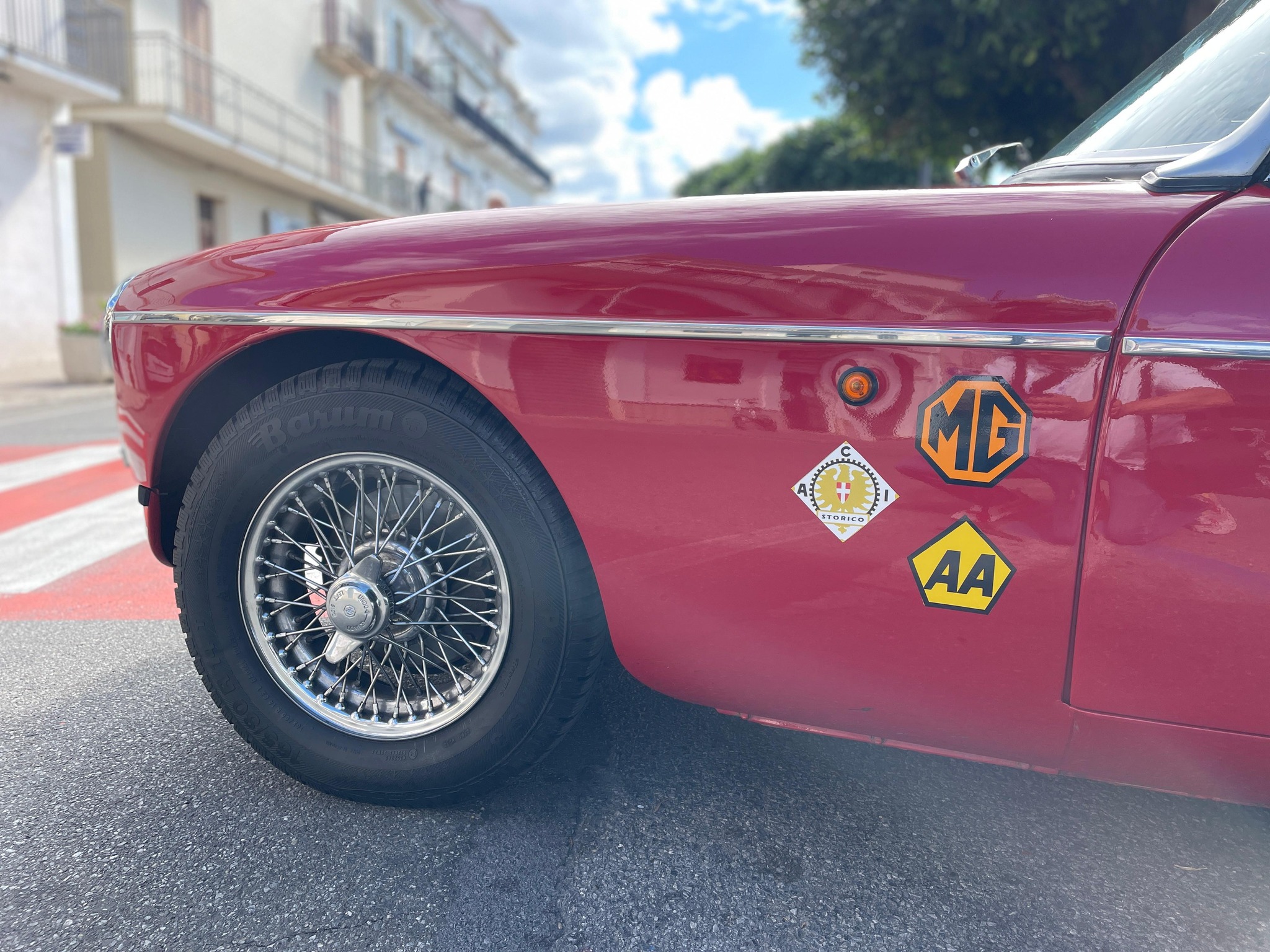 Ruote nella Storia: Auto d’Epoca e Scenari Caratteristici a Trieste.