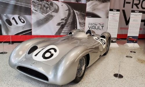 Mercedes W 196 R di Fangio e Moss all’asta al Museo di Indianapolis.