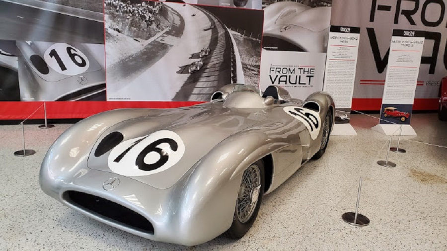 Mercedes W 196 R di Fangio e Moss all’asta al Museo di Indianapolis.