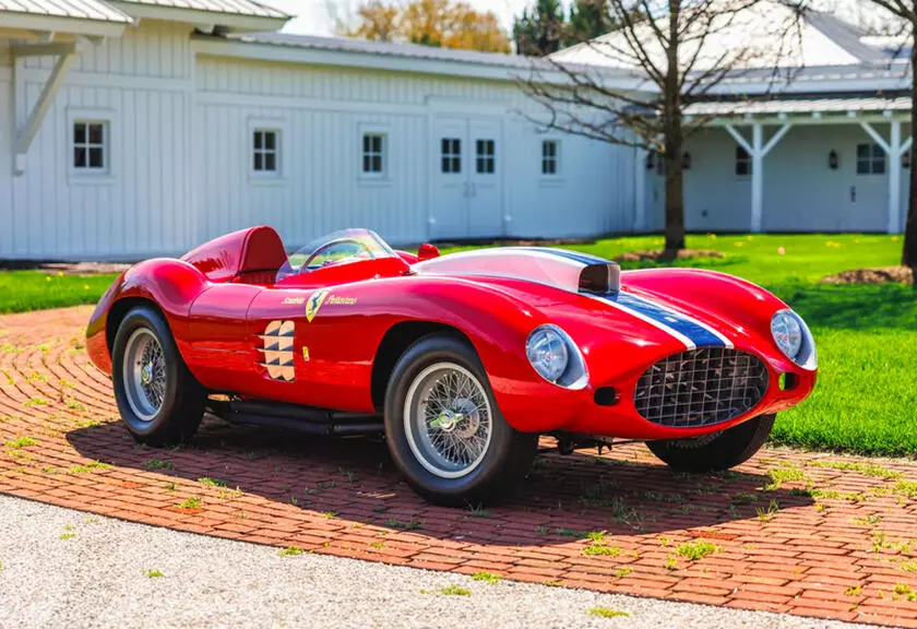 Ferrari e Alfa Romeo: Le Stelle Brillano alla Monterey Car Week.