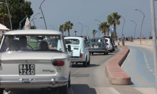 Ruote nella Storia a Bisceglie: Un Buon inizio con oltre 50 equipaggi.