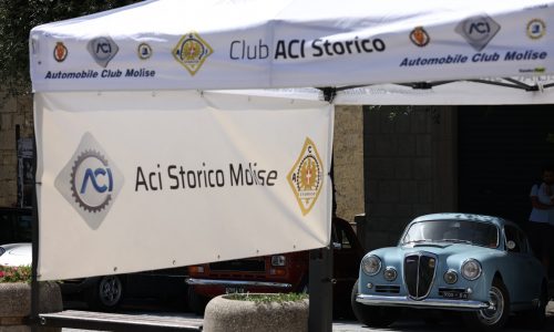 Successo per la tappa molisana di “Ruote nella Storia”: 46 auto d’epoca sfilano ad Agnone.