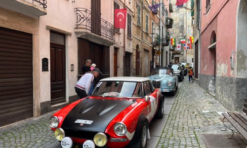 Ruote nella Storia: tappa cuneese a Ormea tra storia e Motori storici.