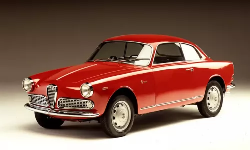 Motori Capitale: Roma celebra il motorismo storico con l’iconica Alfa Romeo Giulietta.