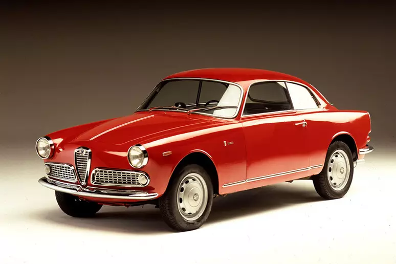 Motori Capitale: Roma celebra il motorismo storico con l’iconica Alfa Romeo Giulietta.