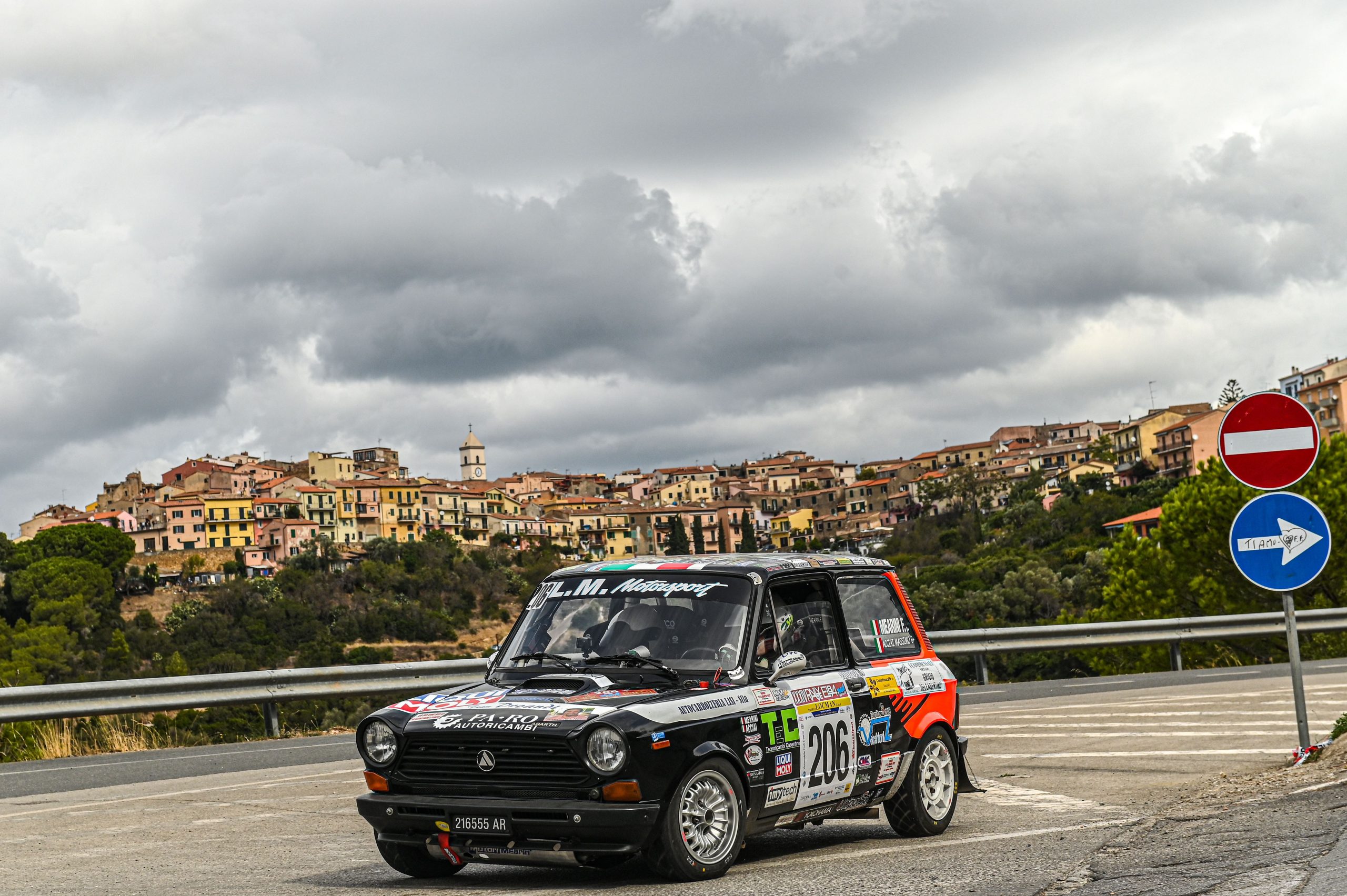 Le A112 Abarth tornano a rombare al Rally Elba Storico: 22 equipaggi in corsa per il Trofeo che ha forgiato i campioni del rally.