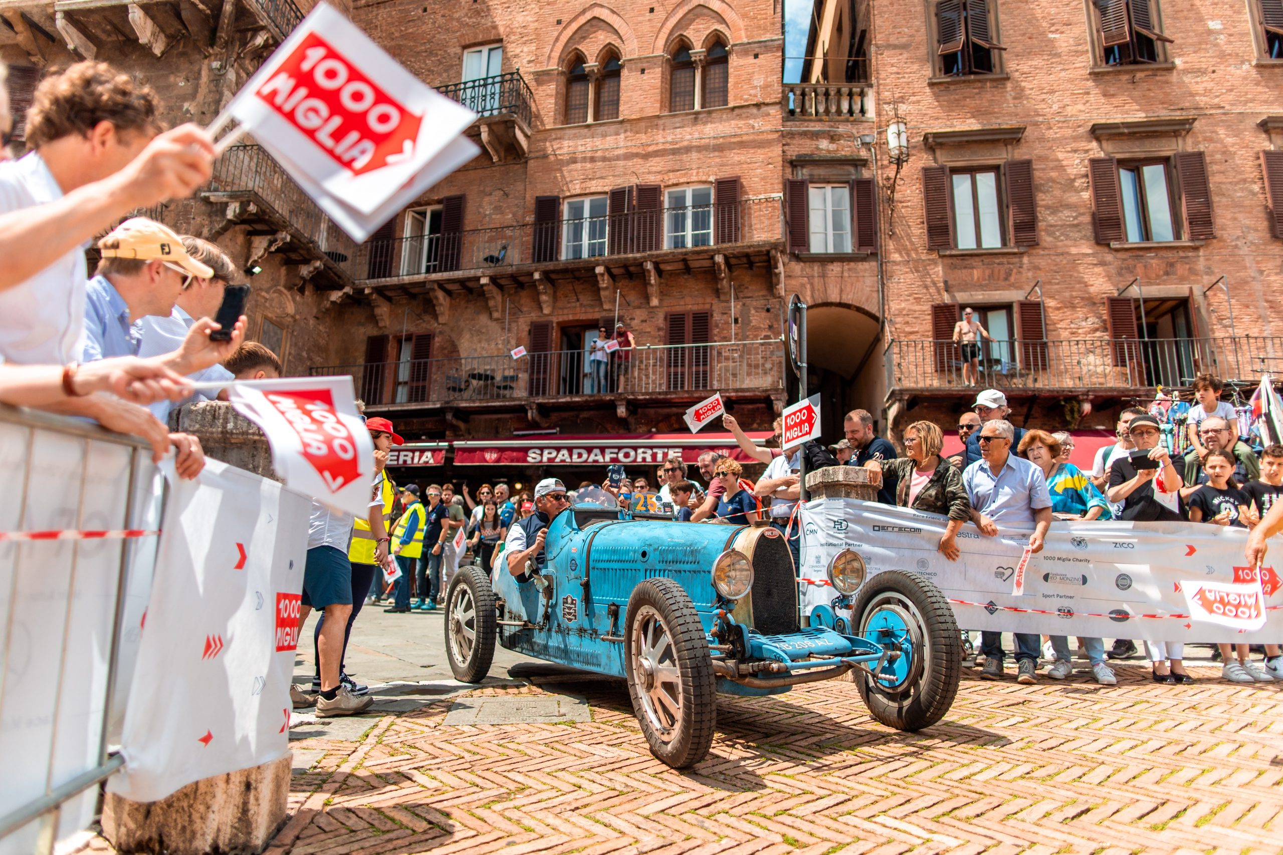 La 1000 Miglia 2025 al Via: Il Ritorno del Tracciato “a Otto” delle Origini.