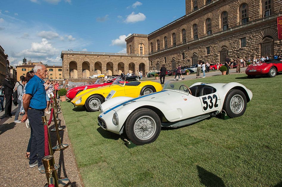 Auto d’epoca e Fuoriserie in mostra a Firenze: un messaggio per la Sicurezza stradale.