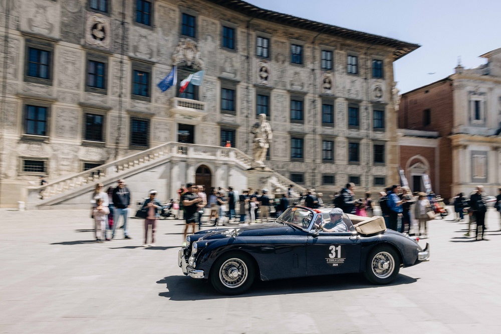 Due Leggende su Strada: Terre di Canossa e Modena Cento Ore celebrano anniversari storici.